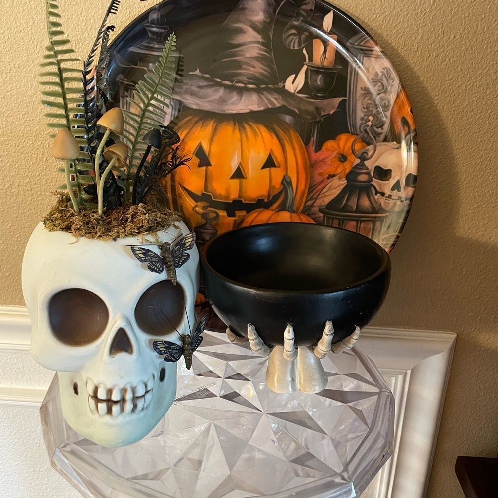 Hyde and EEK Skull Planter Faux Plants Mushrooms Skeleton Candy Dish & Platter